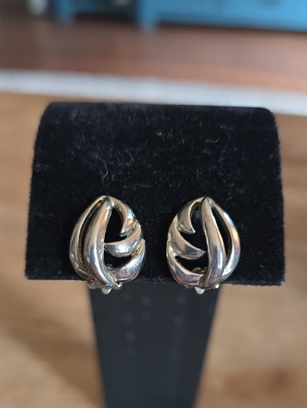 Classic Vintage Silver-Tone Leaf Clip-on Earrings - Women Jewelry